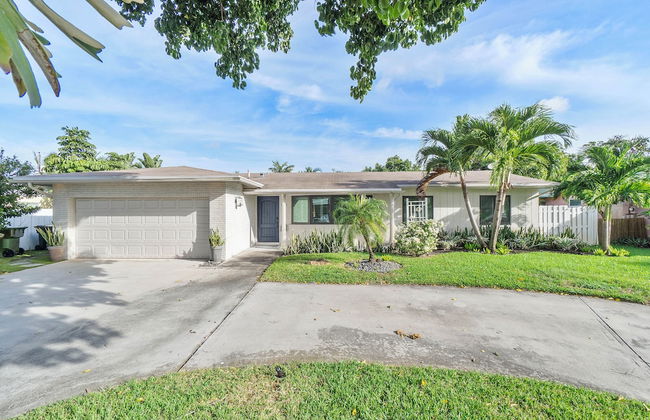 Coastal Retreat Stylish 4 BDR w/ Private Pool! - Foto 44