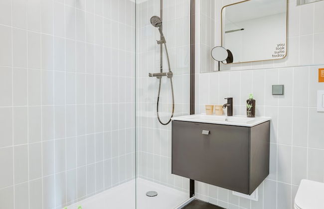 Limehome Wolfsburg Porschestraße - Foto 69