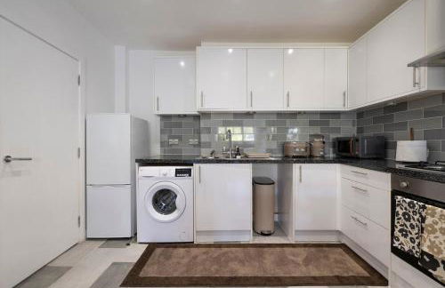 Designer 1BR I Work-From-Home Ready I Fast Wi-Fi - Foto 3