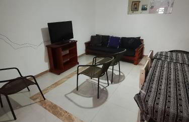 Two-story home with solar-heated pool and 4 bedrooms - Foto 2