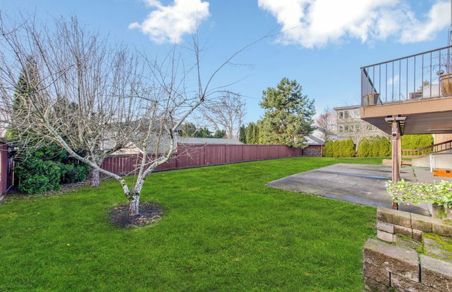 Renton Lakeside Oasis, Lakeview, 4B 2.5B, Spacious - Photo 27