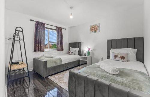 New large townhouse 3 bedrooms 4 beds and parking - Foto 5