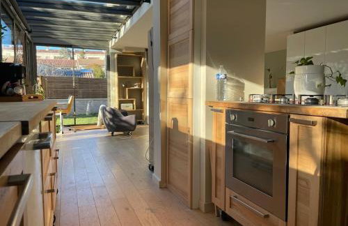 Glass and wood designer villa with garden in centertown - Foto 34