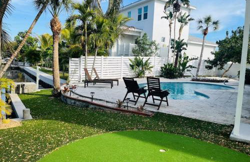 Home ON Key with pool, hot tub, putting green, arcade games, bike & mins to beach! - Foto 60