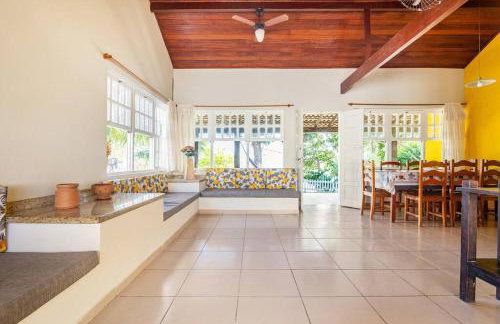 Casa 4 quartos, 2 suítes, piscina e acessibilidade - Frente para a lagoa - Foto 1