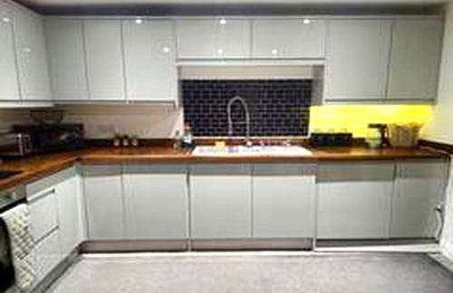 N&M Lodge Dunstable lodge with Free Parking - Photo 11