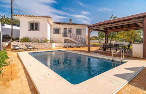 3 Bedroom Stunning Home In Coin - Photo 1