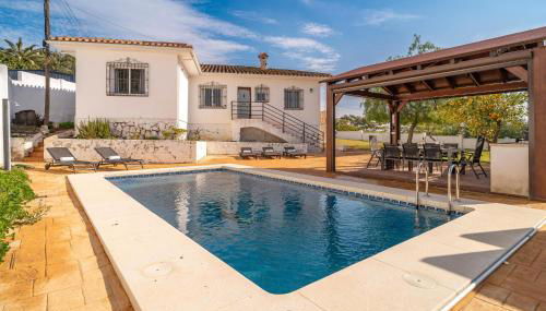 3 Bedroom Stunning Home In Coin - Photo 1