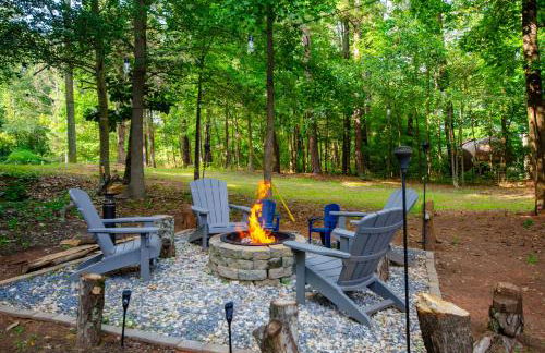 Private 1 Acre Retreat, Spa, Firepit, Gym, Chickens, King Suite, Pets - Foto 23