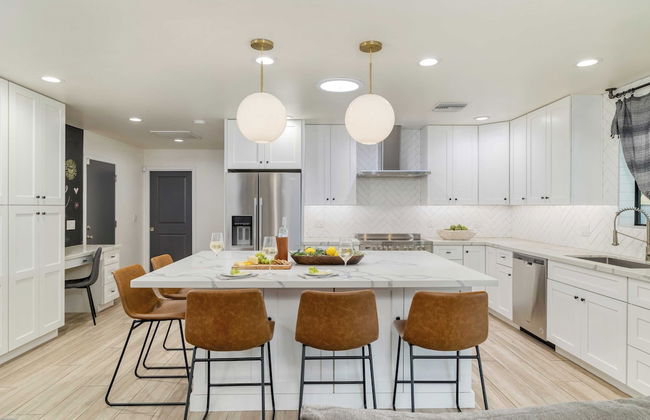 Backyard Pool, Puttinggreen, Playground Modern 5bdr White Agate by Avantstay - Foto 7