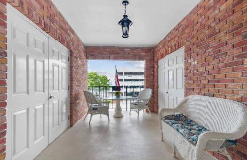 Las Olas & Beachside getaway with pool - Foto 12