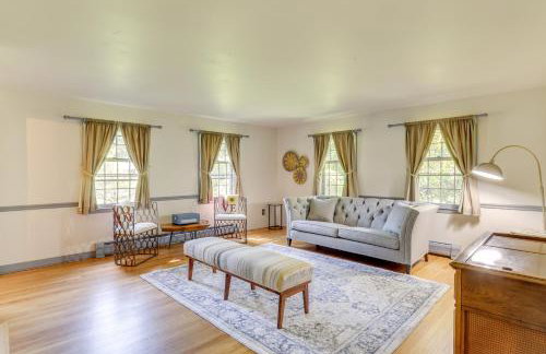 Spacious East Haddam Retreat with Private Pool! - Foto 3