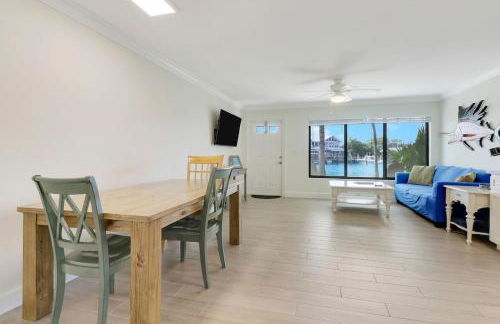 Sailfish Suites 5 - Waterfront Lodging - Photo 15