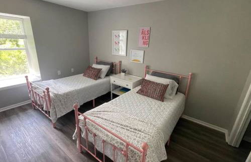 The Ingrid Apt #8 - Fresh and Simple 2bd with WiFi - Foto 3