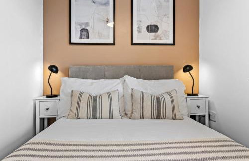 Spacious 6-bedroom house - 3 parking spaces - Superfast Wi-Fi - Close to M5 - Long-stay rates! - Foto 15