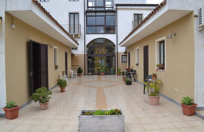 Furnished Studio Flat in Residence - Photo 12