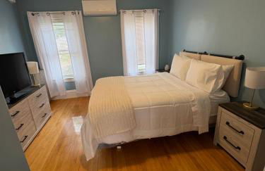 Comfortable 3-Bedroom in a Quiet Area - Photo 4