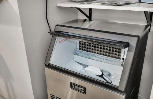 Steps to East Beach & Pet Friendly w/ 2 King Beds - Foto 22