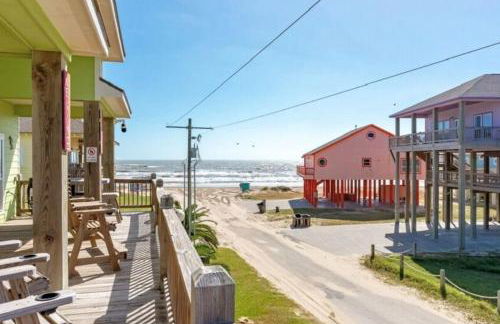 Steps to Shore! Just Beachy Home with Deck and Views - Foto 26
