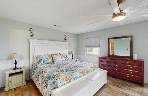 Serene 3BR Waterfront Retreat With A/C, Wifi, Two Kayaks, and Full Kitchen - Foto 12