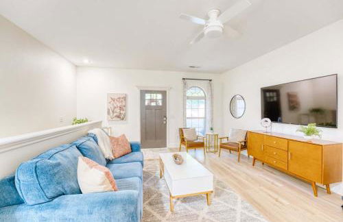 Spacious Modern Retreat with Game Room & Fire Pit near Trails - Foto 15