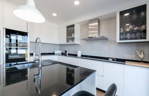 Casa nueva con piscina y vistas al mar - Foto 35