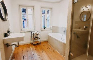 2BR Wohnen mit Aussicht in der malerischen Altstadt - gemütlich & zentral - Foto 6