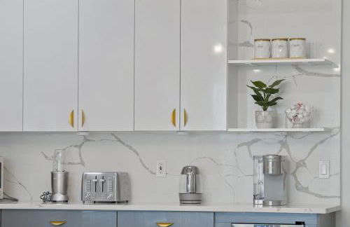 Elegant 2BR-2BA Spacious Escape with Rooftop Near NYC - Foto 9