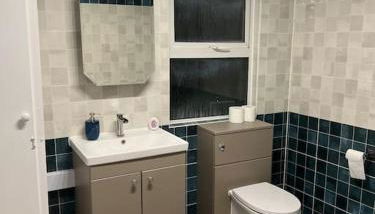 Stunning 2 bed apartment located on high street, 5 minutes from New Cross station, free parking, 1 minute from famous 5 star Lit shisha bar and restaurant - Foto 4