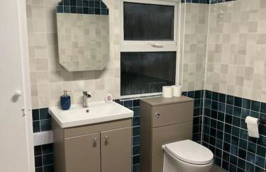 Stunning 2 bed apartment located on high street, 5 minutes from New Cross station, free parking, 1 minute from famous 5 star Lit shisha bar and restaurant - Foto 4