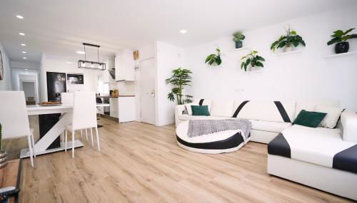 New Big City Center Apartment 4th floor no elevator - Photo 5, minibar