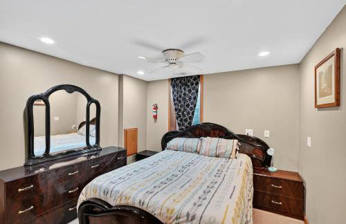 Cozy Retreat with Hot Tub in Peaceful Goshen home - Foto 8