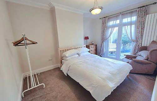 Roomy, comfortable Greater London home, sleeps 8 - Foto 12