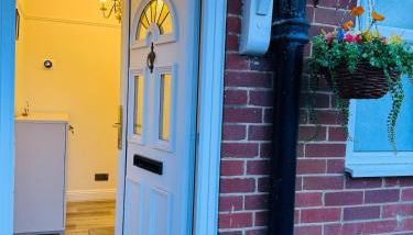 Modern 4BR House with Parking, 8 Mins to Gatwick Airport - Foto 3