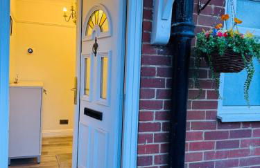 Modern 4BR House with Parking, 8 Mins to Gatwick Airport - Foto 3