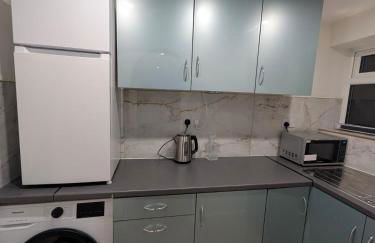 Luxury Santorini Boutique Suite with a Mediterranean Soul - 15m to Heathrow Windsor Ascot Legoland with Free Parking - Foto 18