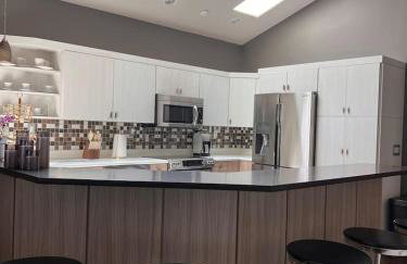 Eagle Lake Paradise! Close to ND! Sunset! Hot Tub! - Foto 49