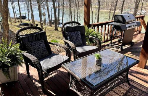 Beautiful Waterfront with Dock Firepit Hot tub - Foto 22