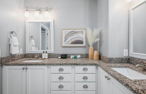 962 Townhouse 3BR Near Downtown Beaches and Wineries - Photo 42