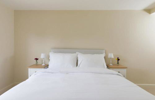 Stunning 5BR Home With Pool - 5 min to Beach - Foto 56