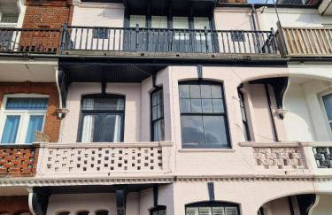 6BR Luxury Beach House Hot Tub & Sea Views - Foto 16