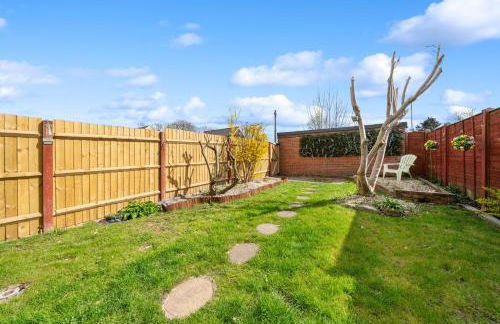 3BR Home with Hot Tub and Garden - Foto 17