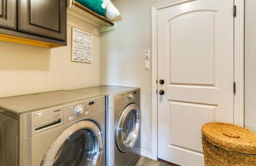 Spacious and Family-Friendly! TAMU Townhome with Yard - Foto 25