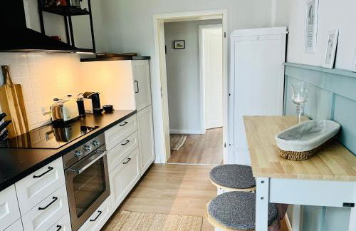 Beste Lage mit Warnowblick - großer Balkon, zwei Schlafzimmer, Aufzug, Stellplatz - Foto 28