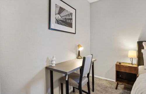 Coastal Hues - Pool, Gym & Free Parking! - Photo 6