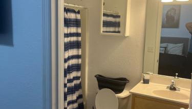 3 Bed 3 Bath Townhome - Foto 2