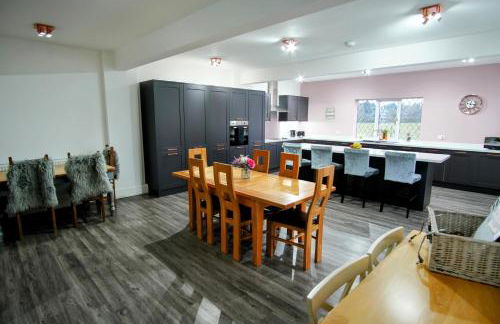 Northfield Cottage, Games & Arcade Room, Dog Friendly HS2, NEC, BHX, M42, Family Gatherings, Contractors, Hot Tube Hire Optional - Foto 8