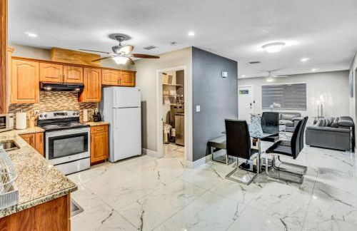 Three Bedroom Pool Home with Modern Interior Design - Foto 10