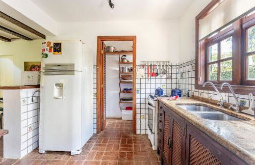 Casa dos Pássaros na areia a 20m da Praia da Baleia com 3 suítes e 1 dorm com ar condicionado, wifi, smart tv, cozinha completa e churrasqueira - Foto 44