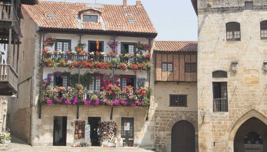 Tour in Santillana del Mar - Photo 2
